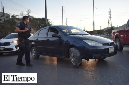 INEXPERTO CONDUCTOR CHOCA EN EL PUENTE