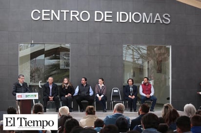 Entrega MARS centro de idiomas y ambulancias