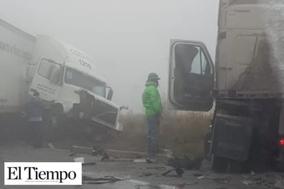 AUTOPISTA SALTILLO - MONTERREY CERRADA EN AMBOS SENTIDOS A CAUSA DE TRES CHOQUES