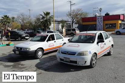 Taxistas resisten la crisis