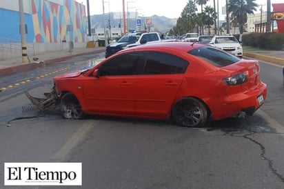 VELOZ CONDUCTOR DESTROZA SU VEHÍCULO