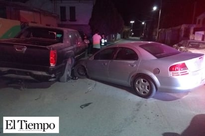 CHOCA Y ABANDONA SU VEHÍCULO