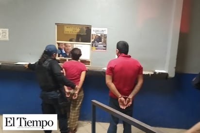 PESCAN A EX MILITAR CON SU FAMILIA Y CÓMPLIC E ROBANDO EN LOS OXXOS