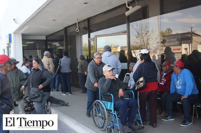 Pensionados sufren cuesta de enero