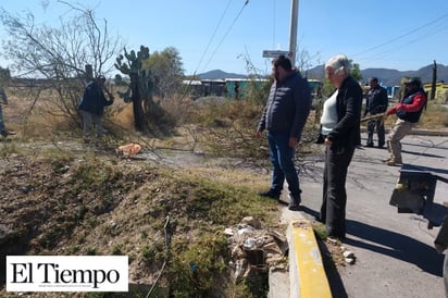 Limpian acequia después de años