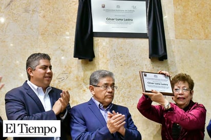 Asiste Paredes a exposición del  Libro ‘Sendereando en Coahuila’