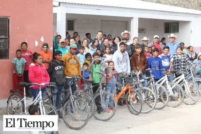 Llevan apoyos a comunidades rurales