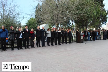 Participan escuelas en el 103  aniversario de la Constitución