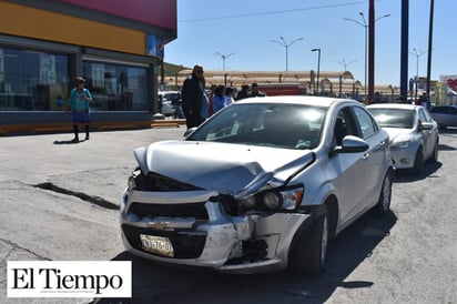 MUJER PROVOCA  FUERTE ACCIDENTE