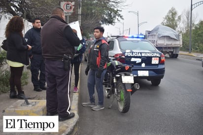 DERRIBA A MOTOCICLISTA