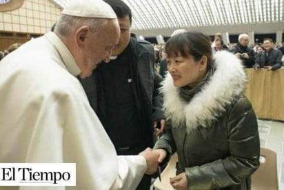 Papa Francisco se reúne con la mujer a la que le dio manotazo