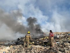 Incendio en el relleno sanitario de Frontera moviliza a Bomberos