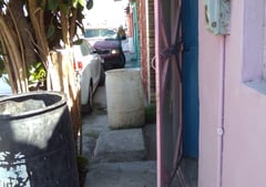 Vecinos de la colonia La Rivera de Monclova bloquean banquetas