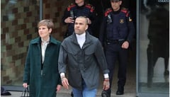 Dani Alves comparece por primera vez ante las autoridades españolas tras salir de la cárcel