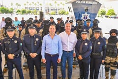 El Gobernador y el Alcalde entregan armamento y equipo a la Policía de Torreón