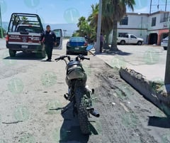 Motociclista sufre aparatosa caída en la colonia La Sierrita de Frontera 