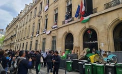 VIDEOS: Estudiantes propalestinos bloquean el prestigioso centro universitario Science Po de París