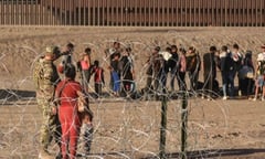 Migrantes voltean a ver otros cruces fronterizos