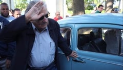 AMLO manda abrazo a José Mujica tras informar que tiene tumor en el esófago