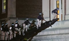 Policía desaloja a manifestantes propalestinos en la Universidad de Columbia