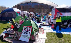 Estudiantes del MIT recuperan campamento propalestino tras ser desalojados