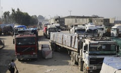 'Miles' de camiones de alimentos quedan varados en Egipto tras el cierre del cruce de Rafah