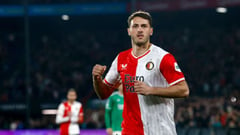 Santi Giménez es duda con el Feyenoord para enfrentar al NEC