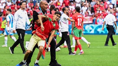 Final caótico y confuso en Argentina-Marruecos: más de 15 minutos agregados, gol, VAR e incidentes