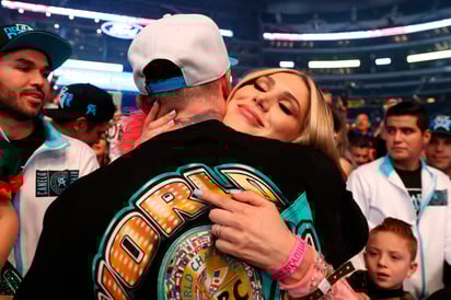 "Canelo" Álvarez contra Saunders Bate