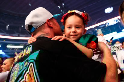 "Canelo" Álvarez contra Saunders Bate