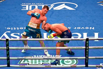 "Canelo" Álvarez contra Saunders Bate