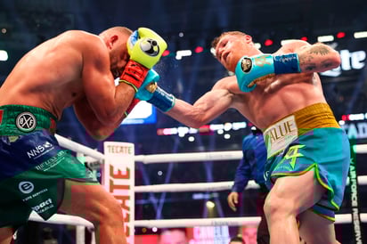 "Canelo" Álvarez contra Saunders Bate