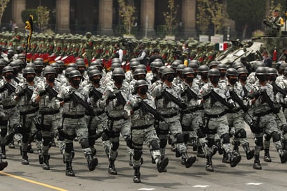 AMLO y presidente de Cuba encabezan desfile por el Día de la Independencia de México