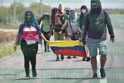 Migrantes venezolanos siguen avanzando con rumbo a la frontera