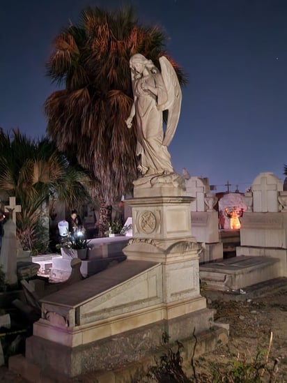 Alumbrada en el panteón Guadalupe de Monclova