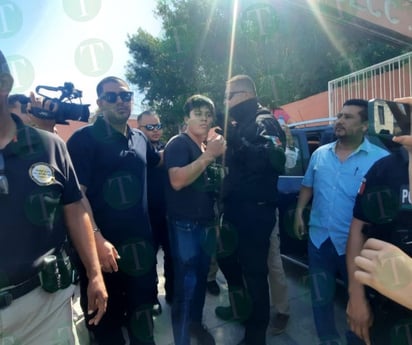 Claudia Garza del Toro entra en conflicto con personal del IEC