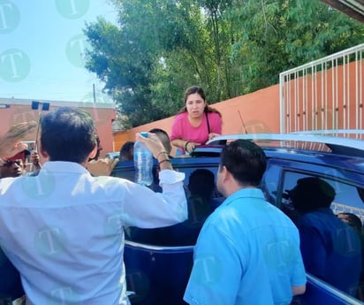 Claudia Garza del Toro entra en conflicto con personal del IEC