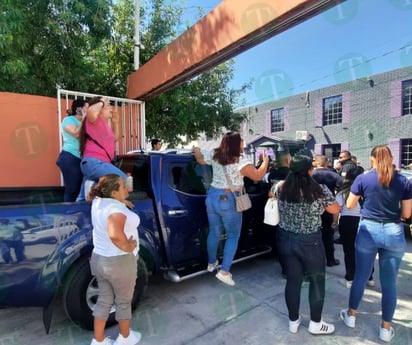 Claudia Garza del Toro entra en conflicto con personal del IEC