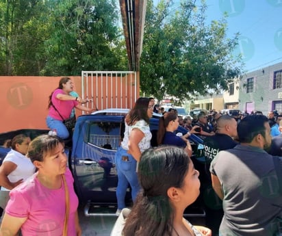 Claudia Garza del Toro entra en conflicto con personal del IEC