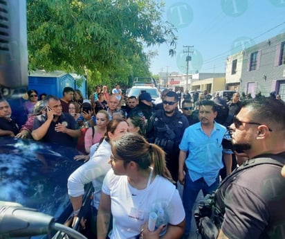 Claudia Garza del Toro entra en conflicto con personal del IEC