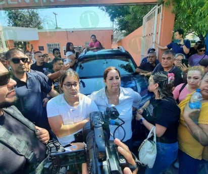 Claudia Garza del Toro entra en conflicto con personal del IEC