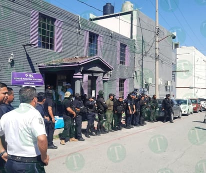 Claudia Garza del Toro entra en conflicto con personal del IEC
