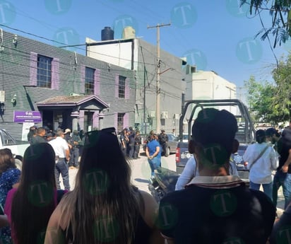 Claudia Garza del Toro entra en conflicto con personal del IEC