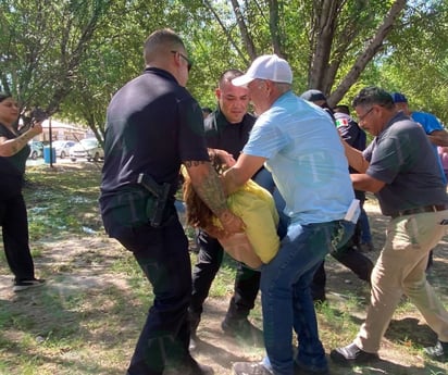 Claudia Garza del Toro entra en conflicto con personal del IEC