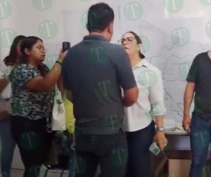 Claudia Garza del Toro entra en conflicto con personal del IEC