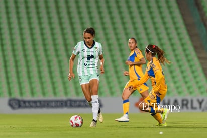 Yessenia Novella, Joseline Montoya

Santos Laguna vs Tigres UANL, liga MX femenil 

Jornada 7

#soccer #jugadoras #futbolfemenil #nikonmx #futbolfemenino #monterrey #torreon #santoslaguna #santos #tigres #futbolmenenino #santosfemenil #tigresfemenil 