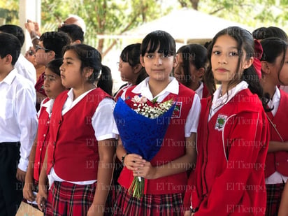 Profesor Manuel de Jesús Sandoval se despide de la dirección en la Escuela Socorro 