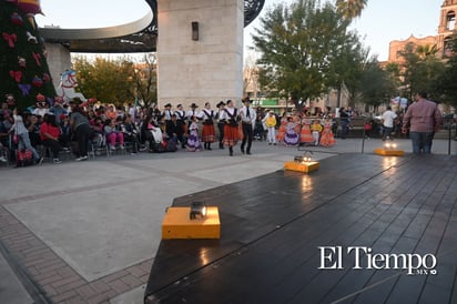 Magia navideña en la Villa Coahuila: Danza y cultura en el corazón de la ciudad