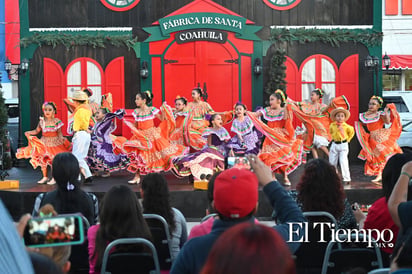 Magia navideña en la Villa Coahuila: Danza y cultura en el corazón de la ciudad