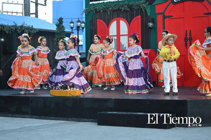 Magia navideña en la Villa Coahuila: Danza y cultura en el corazón de la ciudad